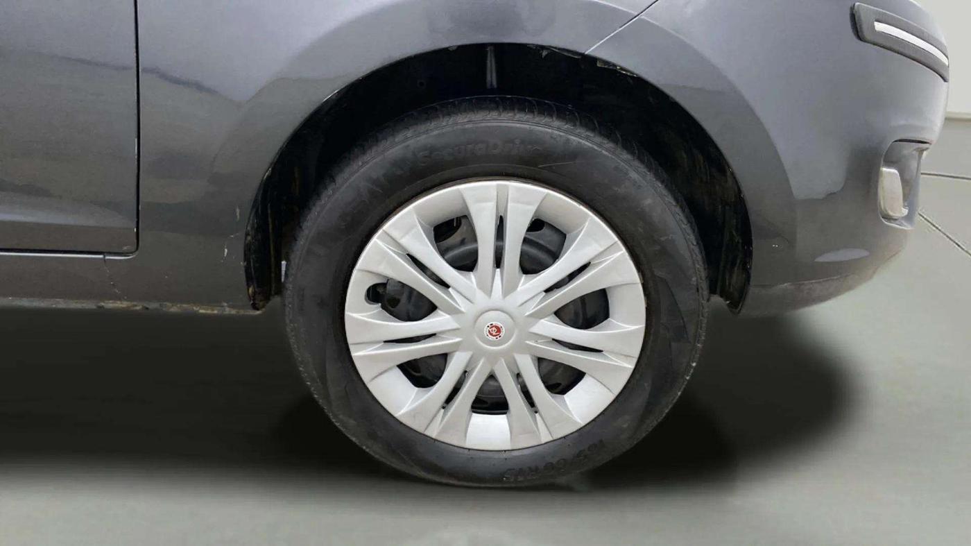 2016 Tata Zest XM PETROL, Petrol, Manual, 81,012 km, Right Front Wheel
