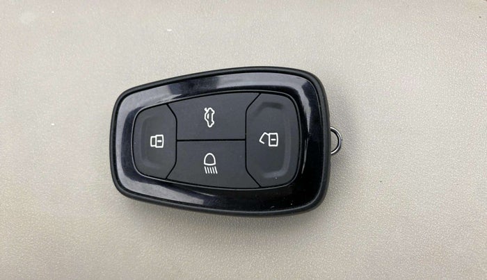 2023 Tata NEXON XZ PLUS DIESEL (L) DUAL TONE, Diesel, Manual, 48,251 km, Key Close Up
