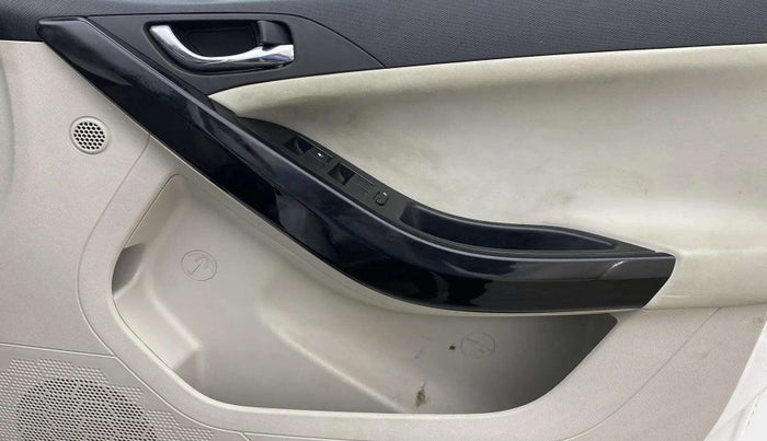 2023 Tata NEXON XZ PLUS DIESEL (L) DUAL TONE, Diesel, Manual, 48,251 km, Driver Side Door Panels Control