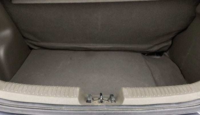 2014 Hyundai i10 SPORTZ 1.1, Petrol, Manual, 38,647 km, Boot Inside