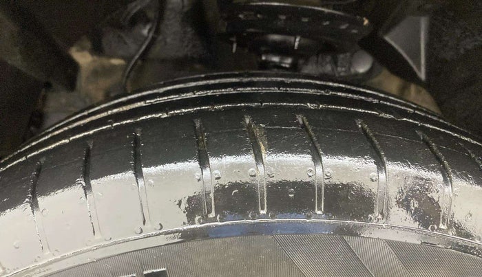 2022 Mahindra XUV300 W6 1.2 PETROL AMT, Petrol, Automatic, 23,294 km, Left Front Tyre Tread