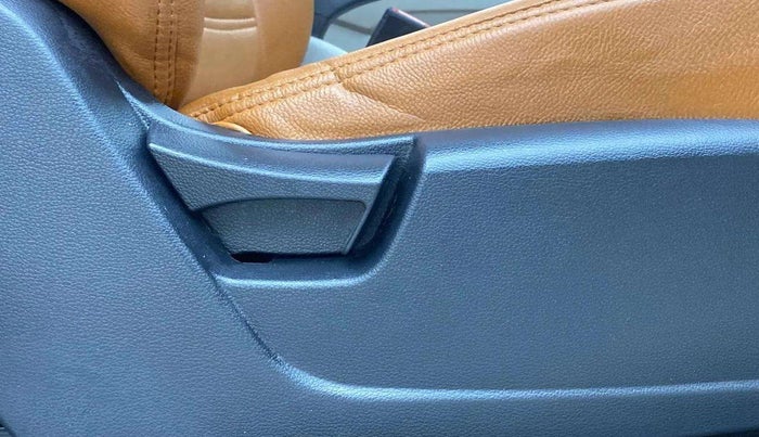 2022 Mahindra XUV300 W6 1.2 PETROL AMT, Petrol, Automatic, 23,294 km, Driver Side Adjustment Panel