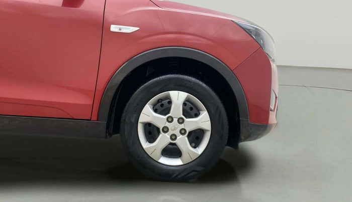 2022 Mahindra XUV300 W6 1.2 PETROL AMT, Petrol, Automatic, 23,294 km, Right Front Wheel