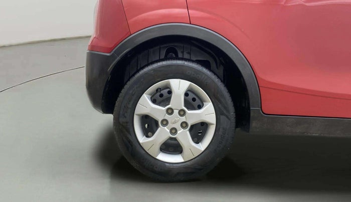 2022 Mahindra XUV300 W6 1.2 PETROL AMT, Petrol, Automatic, 23,294 km, Right Rear Wheel