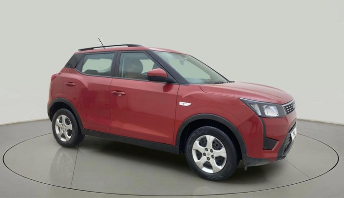 2022 Mahindra XUV300 W6 1.2 PETROL AMT, Petrol, Automatic, 23,294 km, Right Front Diagonal