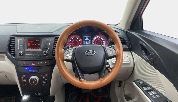2022 Mahindra XUV300 W6 1.2 PETROL AMT, Petrol, Automatic, 23,294 km, Steering Wheel Close Up