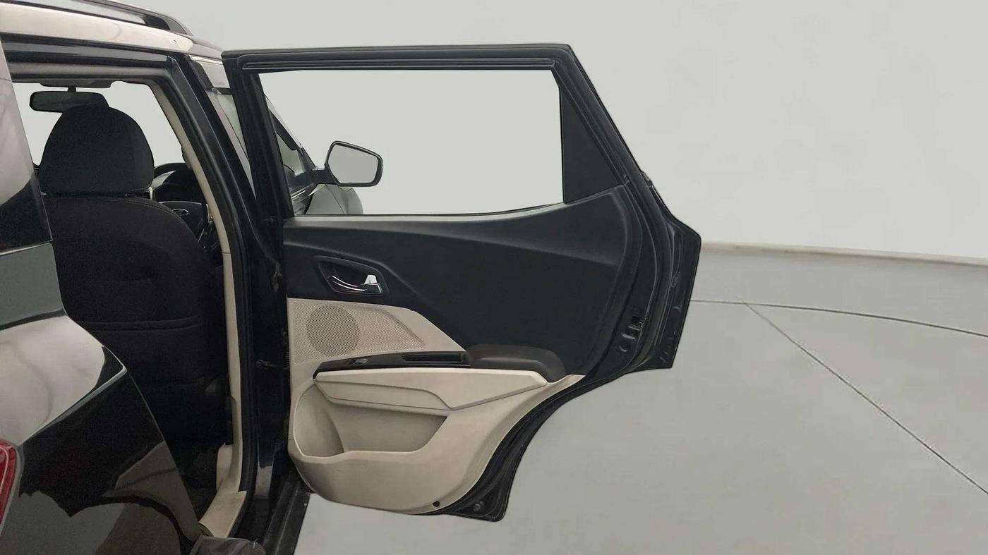 2021 Mahindra XUV300 W8 1.2 PETROL, Petrol, Manual, 51,781 km, RHS Rear Door