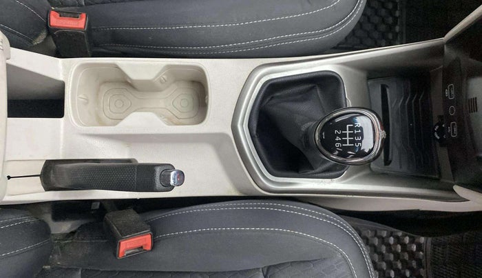 2021 Mahindra XUV300 W8 1.2 PETROL, Petrol, Manual, 51,738 km, Gear Lever