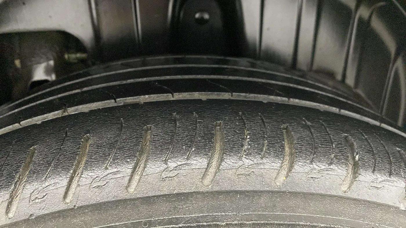 2021 Mahindra XUV300 W8 1.2 PETROL, Petrol, Manual, 51,781 km, Left Rear Tyre Tread
