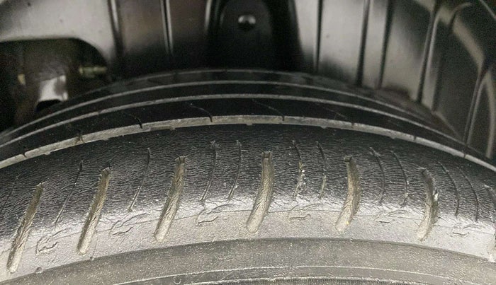 2021 Mahindra XUV300 W8 1.2 PETROL, Petrol, Manual, 51,738 km, Left Rear Tyre Tread