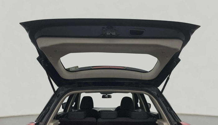 2021 Mahindra XUV300 W8 1.2 PETROL, Petrol, Manual, 51,738 km, Boot Door Open
