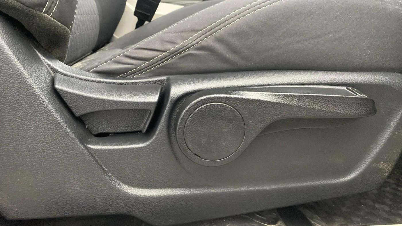 2021 Mahindra XUV300 W8 1.2 PETROL, Petrol, Manual, 51,781 km, Driver Side Adjustment Panel