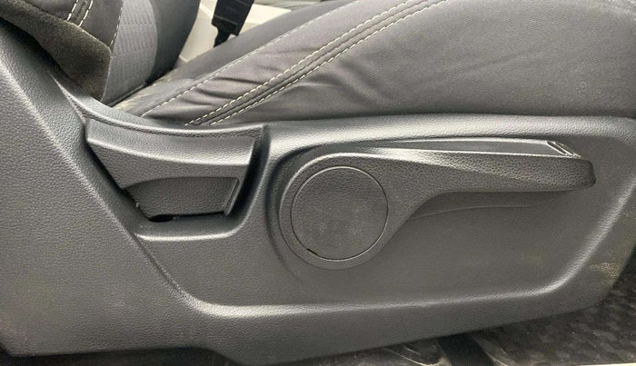 2021 Mahindra XUV300 W8 1.2 PETROL, Petrol, Manual, 51,738 km, Driver Side Adjustment Panel