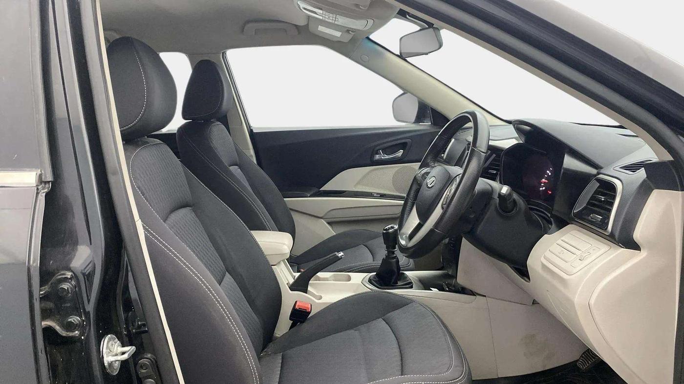 2021 Mahindra XUV300 W8 1.2 PETROL, Petrol, Manual, 51,781 km, Right Side Front Door Cabin