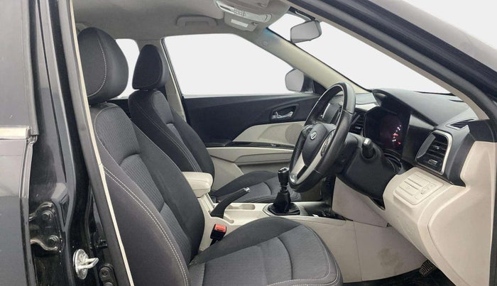 2021 Mahindra XUV300 W8 1.2 PETROL, Petrol, Manual, 51,738 km, Right Side Front Door Cabin