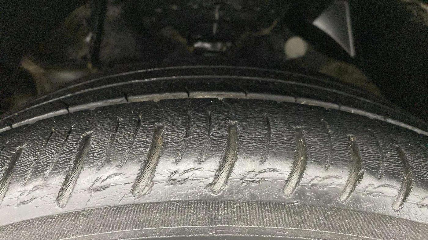 2021 Mahindra XUV300 W8 1.2 PETROL, Petrol, Manual, 51,781 km, Left Front Tyre Tread