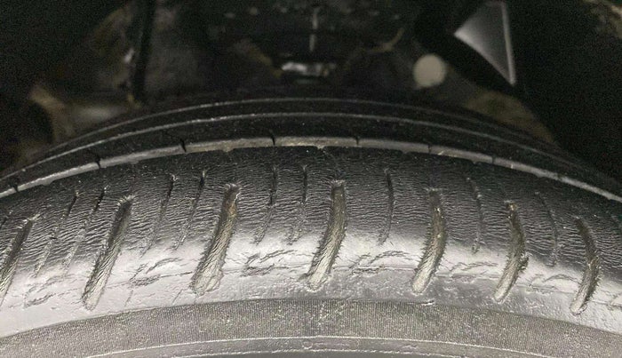 2021 Mahindra XUV300 W8 1.2 PETROL, Petrol, Manual, 51,738 km, Left Front Tyre Tread