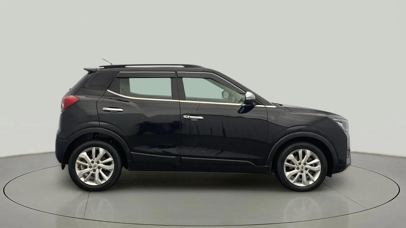 2021 Mahindra XUV300 W8 1.2 PETROL, Petrol, Manual, 51,781 km, Right Side View