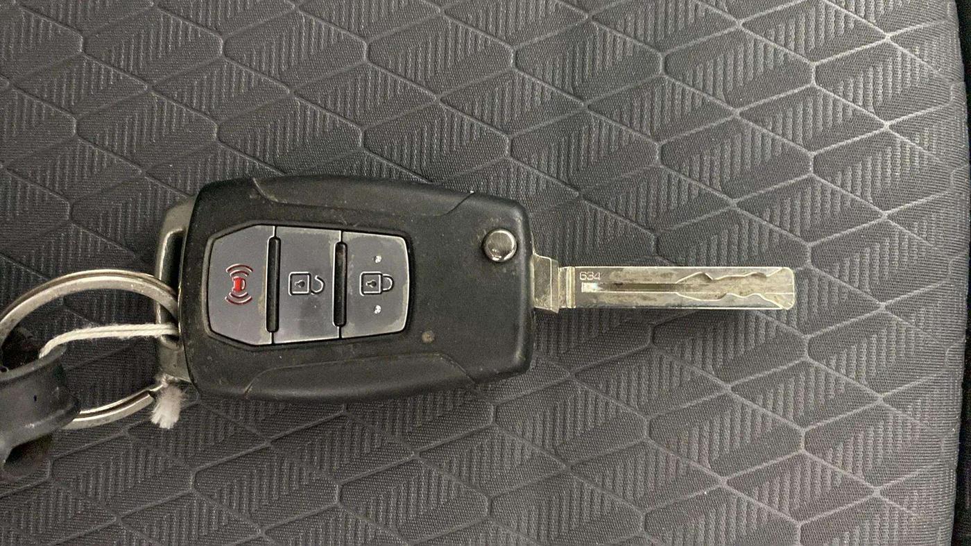 2021 Mahindra XUV300 W8 1.2 PETROL, Petrol, Manual, 51,781 km, Key Close Up