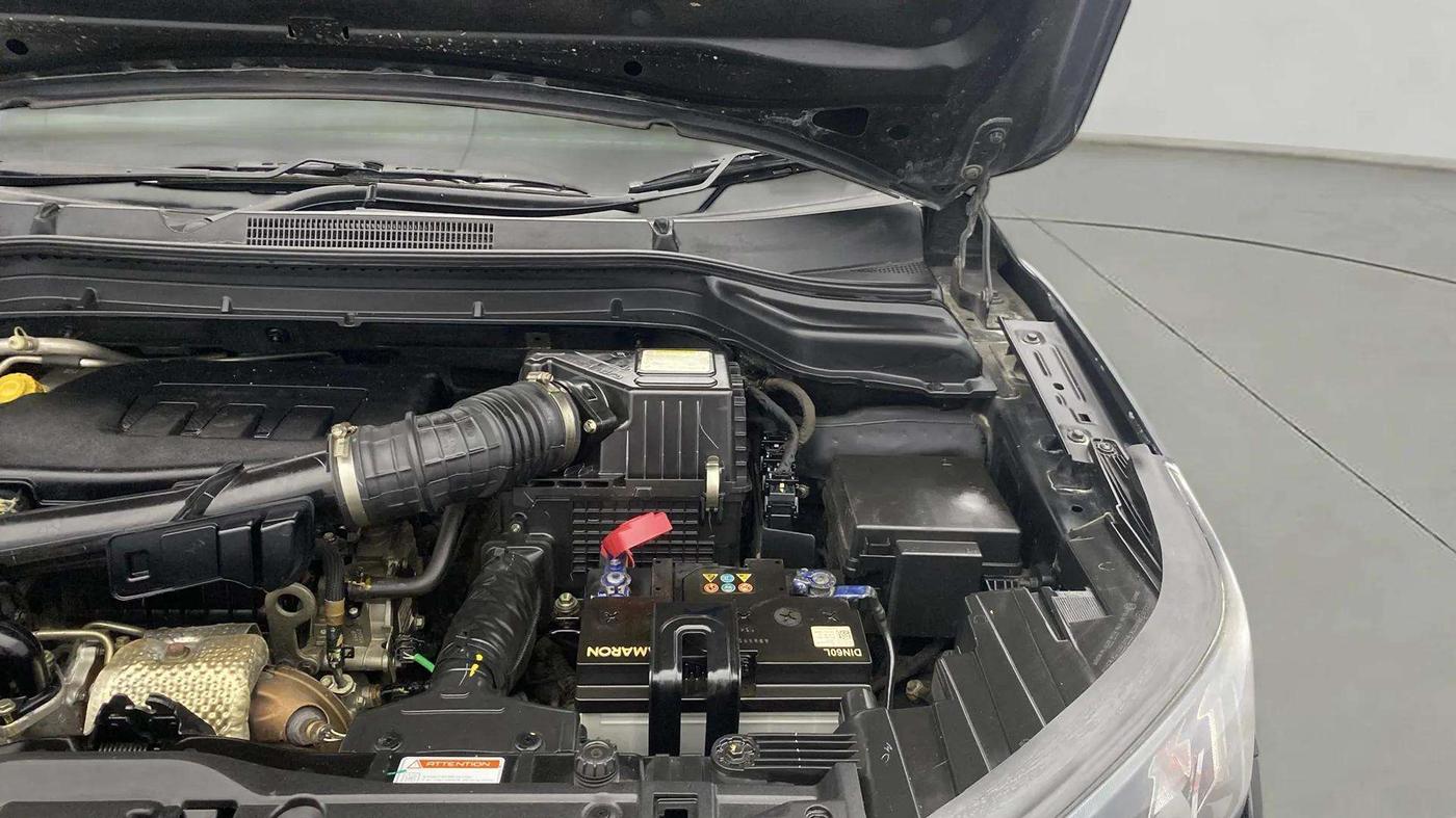 2021 Mahindra XUV300 W8 1.2 PETROL, Petrol, Manual, 51,781 km, Engine View - Left
