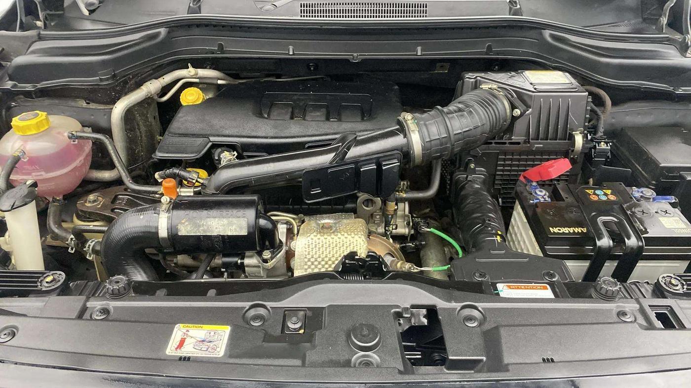 2021 Mahindra XUV300 W8 1.2 PETROL, Petrol, Manual, 51,781 km, Engine View