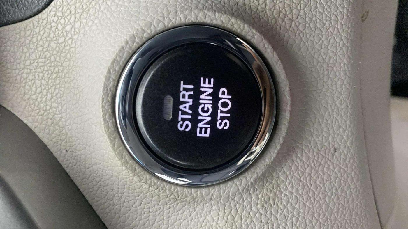2021 Mahindra XUV300 W8 1.2 PETROL, Petrol, Manual, 51,781 km, Keyless Start/ Stop Button