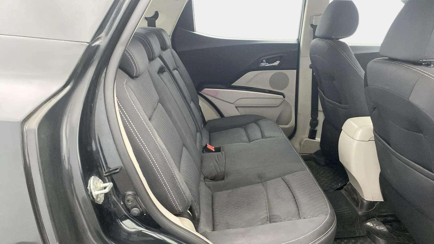 2021 Mahindra XUV300 W8 1.2 PETROL, Petrol, Manual, 51,781 km, Right Side Rear Door Cabin