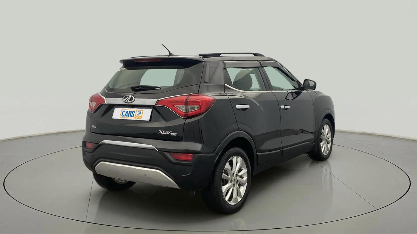 2021 Mahindra XUV300 W8 1.2 PETROL, Petrol, Manual, 51,781 km, Right Back Diagonal