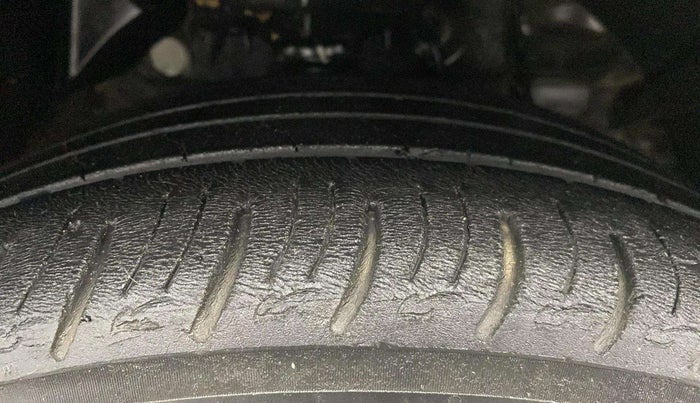 2021 Mahindra XUV300 W8 1.2 PETROL, Petrol, Manual, 51,738 km, Right Front Tyre Tread