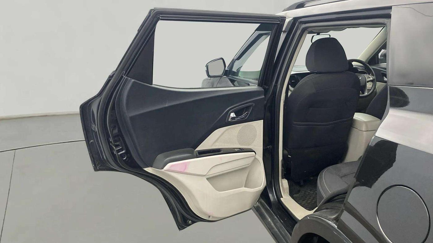 2021 Mahindra XUV300 W8 1.2 PETROL, Petrol, Manual, 51,781 km, LHS Rear Door