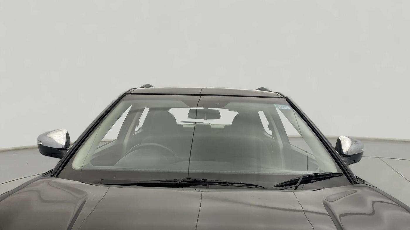 2021 Mahindra XUV300 W8 1.2 PETROL, Petrol, Manual, 51,781 km, Front Windshield