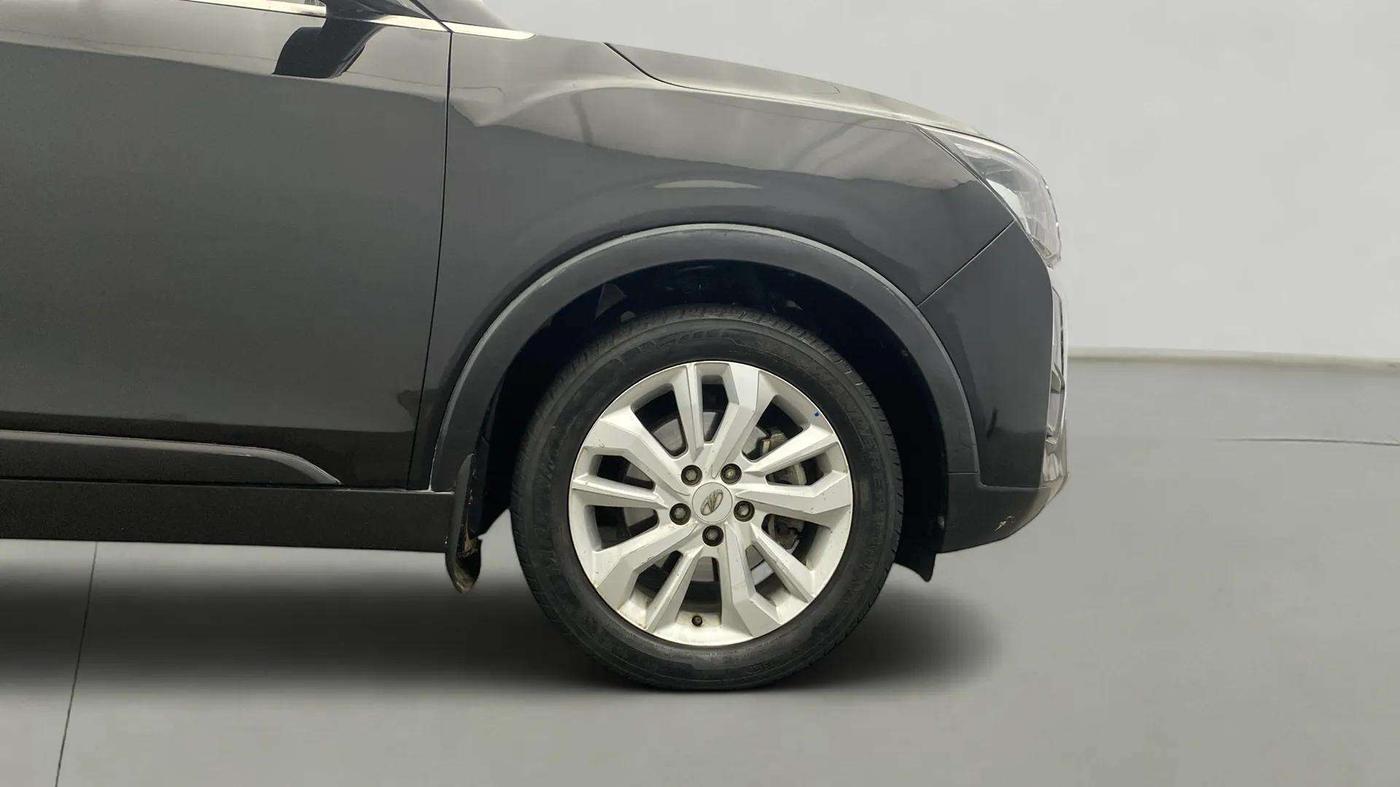 2021 Mahindra XUV300 W8 1.2 PETROL, Petrol, Manual, 51,781 km, Right Front Wheel