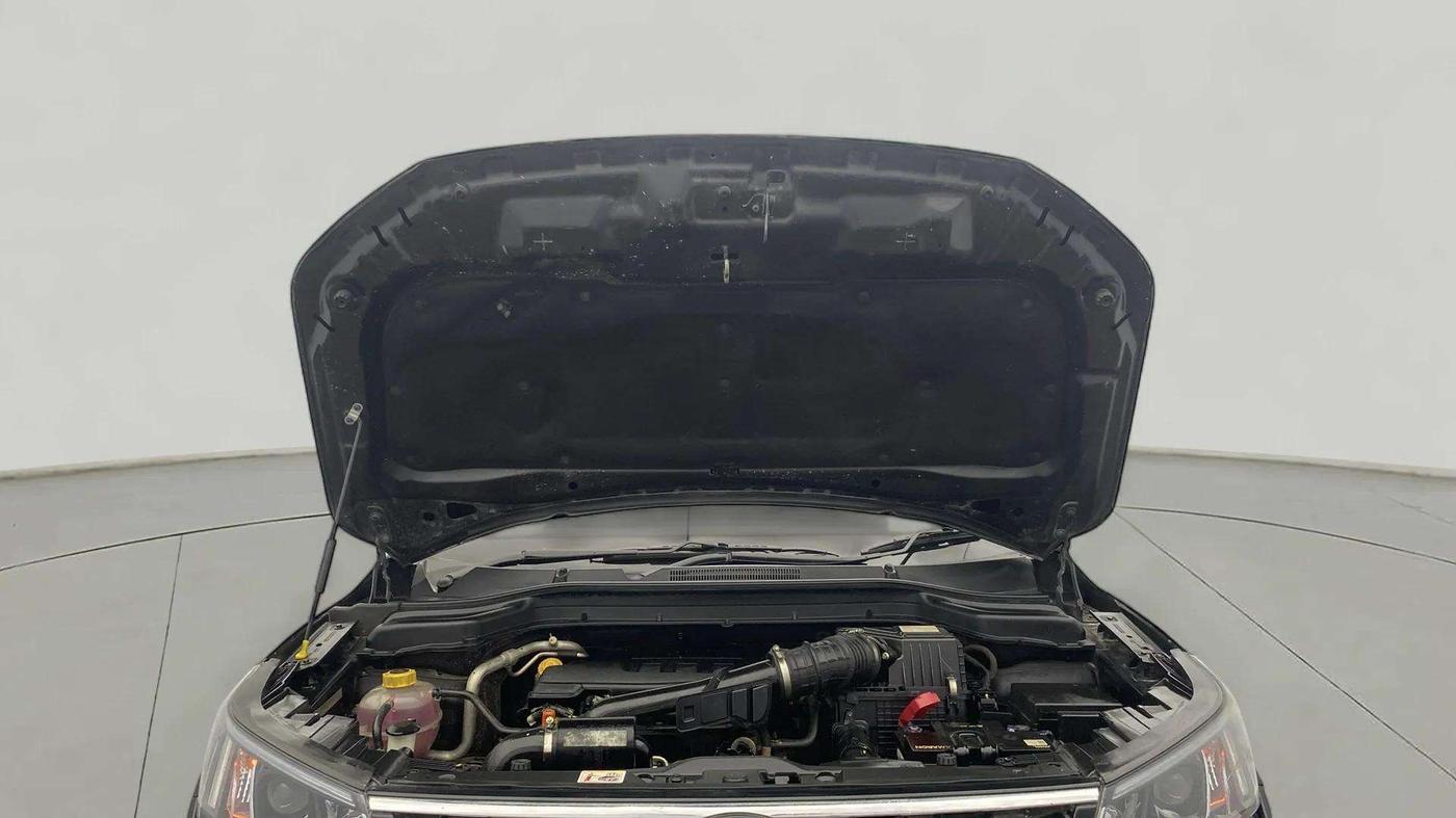 2021 Mahindra XUV300 W8 1.2 PETROL, Petrol, Manual, 51,781 km, Open Bonet
