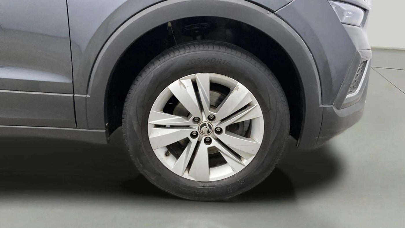 2022 Skoda KUSHAQ AMBITION 1.0L TSI MT, Petrol, Manual, 64,116 km, Right Front Wheel