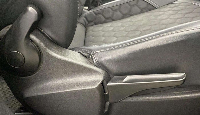 2022 Skoda KUSHAQ AMBITION 1.0L TSI MT, Petrol, Manual, 63,883 km, Driver Side Adjustment Panel