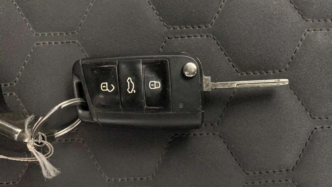 2022 Skoda KUSHAQ AMBITION 1.0L TSI MT, Petrol, Manual, 64,116 km, Key Close Up