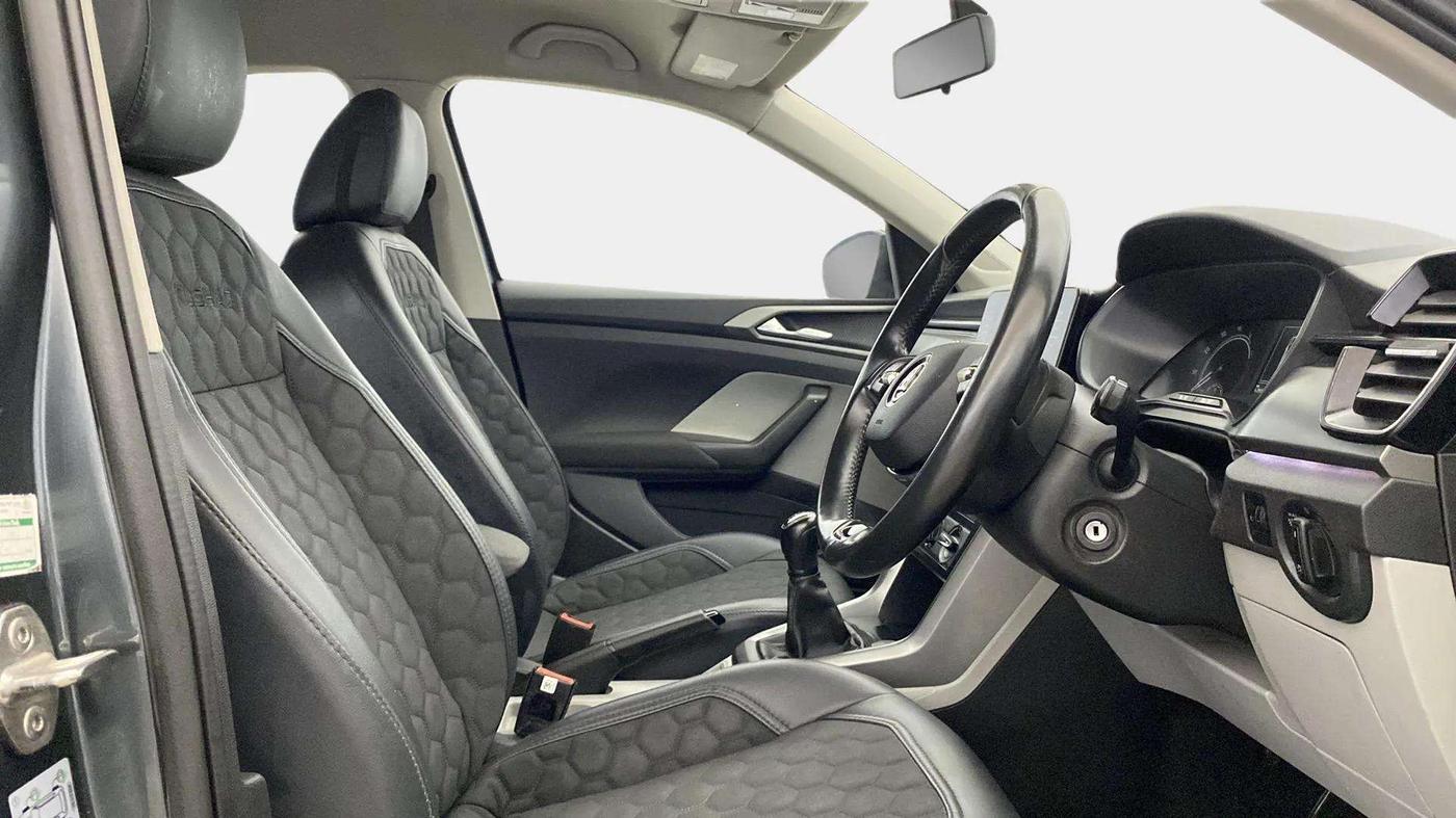 2022 Skoda KUSHAQ AMBITION 1.0L TSI MT, Petrol, Manual, 64,116 km, Right Side Front Door Cabin