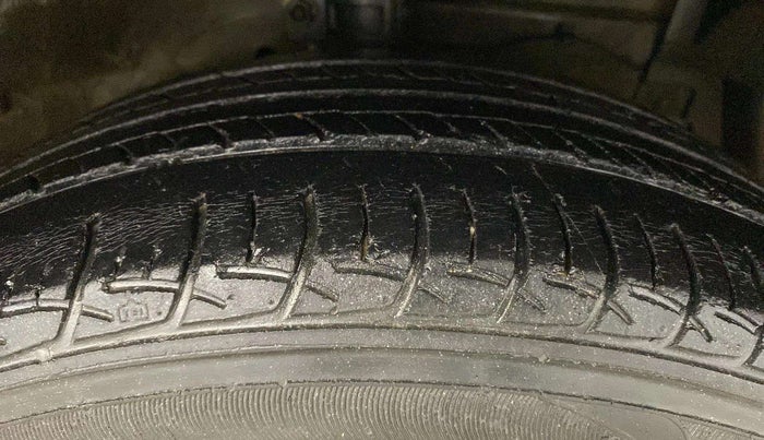 2018 Maruti Ciaz ZETA 1.4  AT PETROL, Petrol, Automatic, 68,838 km, Right Front Tyre Tread