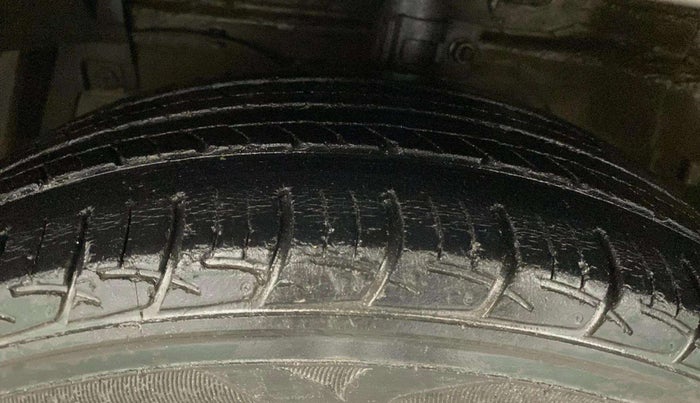 2018 Maruti Ciaz ZETA 1.4  AT PETROL, Petrol, Automatic, 68,838 km, Left Front Tyre Tread