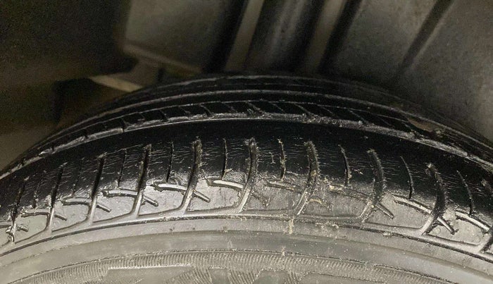 2018 Maruti Ciaz ZETA 1.4  AT PETROL, Petrol, Automatic, 68,838 km, Right Rear Tyre Tread