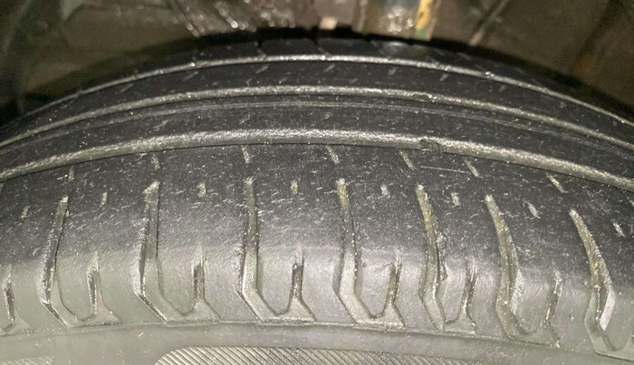 2019 Maruti Swift VXI, Petrol, Manual, 52,695 km, Left Front Tyre Tread