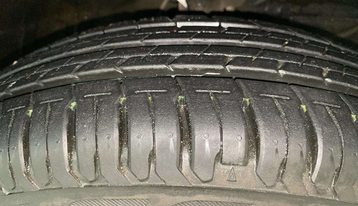 2019 Maruti Swift VXI, Petrol, Manual, 52,695 km, Right Front Tyre Tread