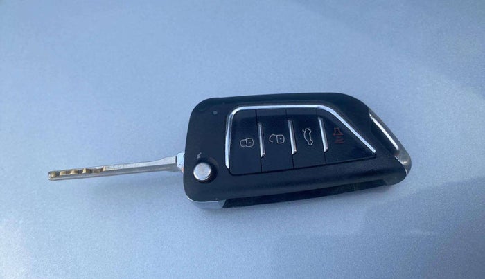 2019 Hyundai NEW SANTRO MAGNA, Petrol, Manual, 33,547 km, Key Close Up
