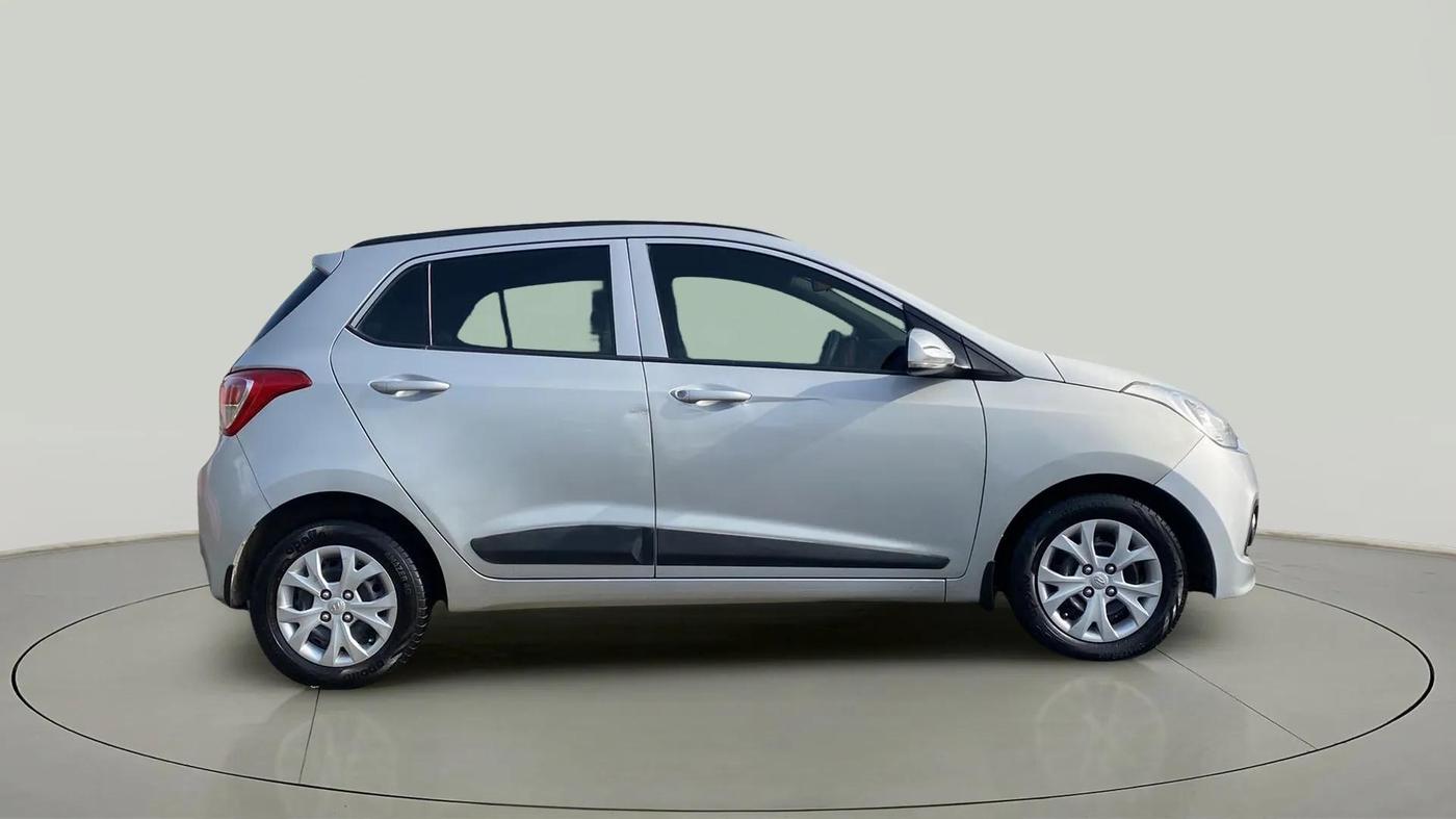 2015 Hyundai Grand i10 SPORTZ 1.2 KAPPA VTVT, Petrol, Manual, 72,471 km, Right Side View
