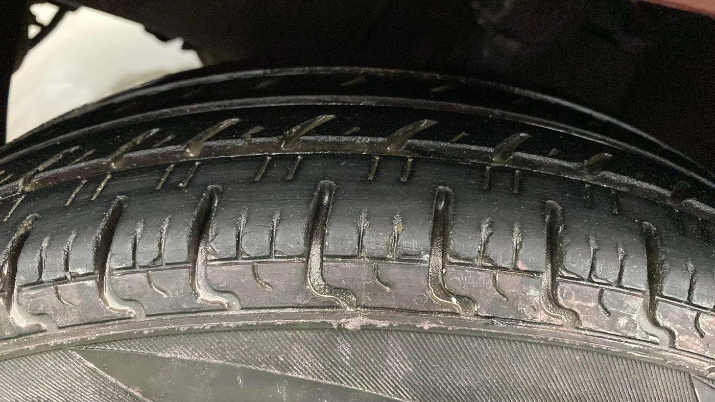 2013 Hyundai i10 MAGNA 1.1, Petrol, Manual, 95,412 km, Left Front Tyre Tread
