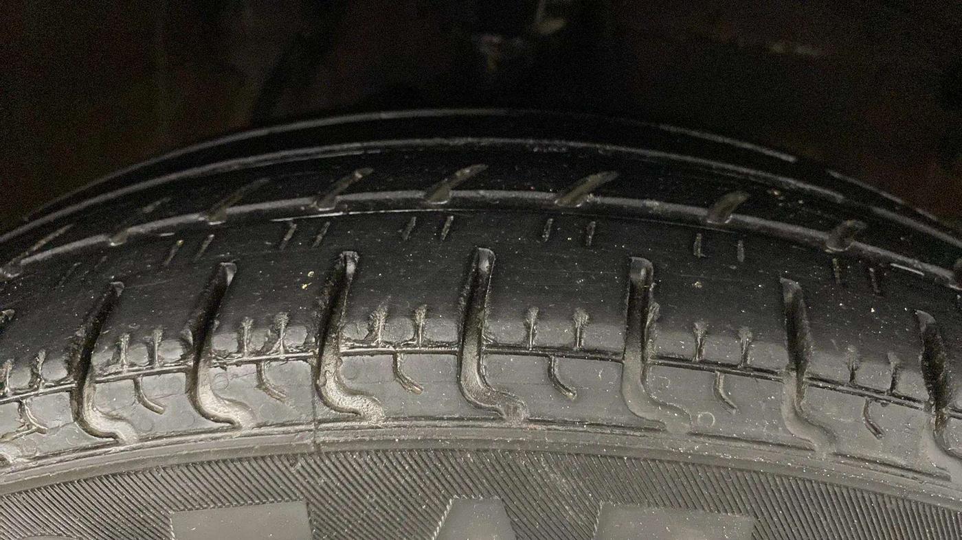 2013 Hyundai i10 MAGNA 1.1, Petrol, Manual, 95,412 km, Right Front Tyre Tread
