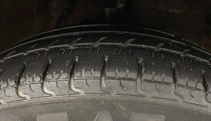 2013 Hyundai i10 MAGNA 1.1, Petrol, Manual, 94,634 km, Right Front Tyre Tread