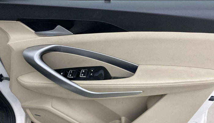 2021 MG HECTOR SHARP 1.5 PETROL CVT, Petrol, Automatic, 51,277 km, Driver Side Door Panels Control