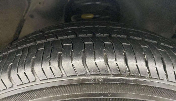 2017 Toyota Innova Crysta 2.8 ZX AT 7 STR, Diesel, Automatic, 99,486 km, Right Front Tyre Tread