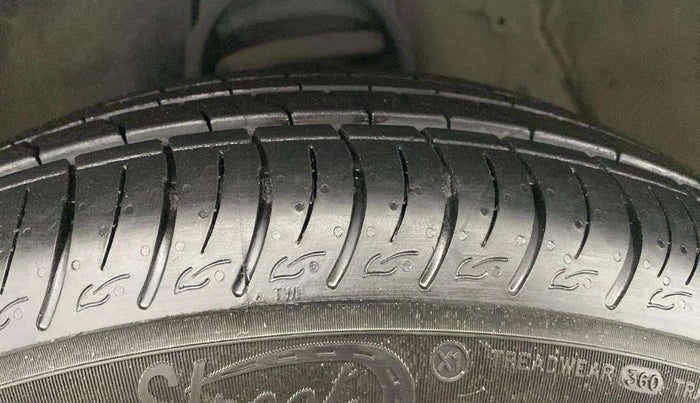 2017 Toyota Innova Crysta 2.8 ZX AT 7 STR, Diesel, Automatic, 99,486 km, Left Front Tyre Tread